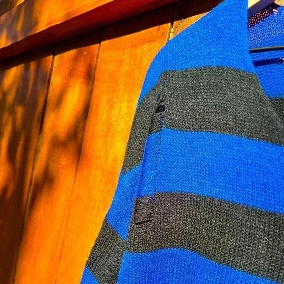 NWOT Blue and Black Distressed Crop Sweater Oversized - Size L - Picture 6 of 7